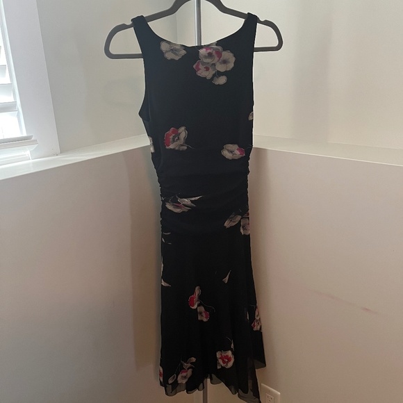 2 for $20 le chateau Black Floral Dress with V-Neck EUC - Picture 6 of 6